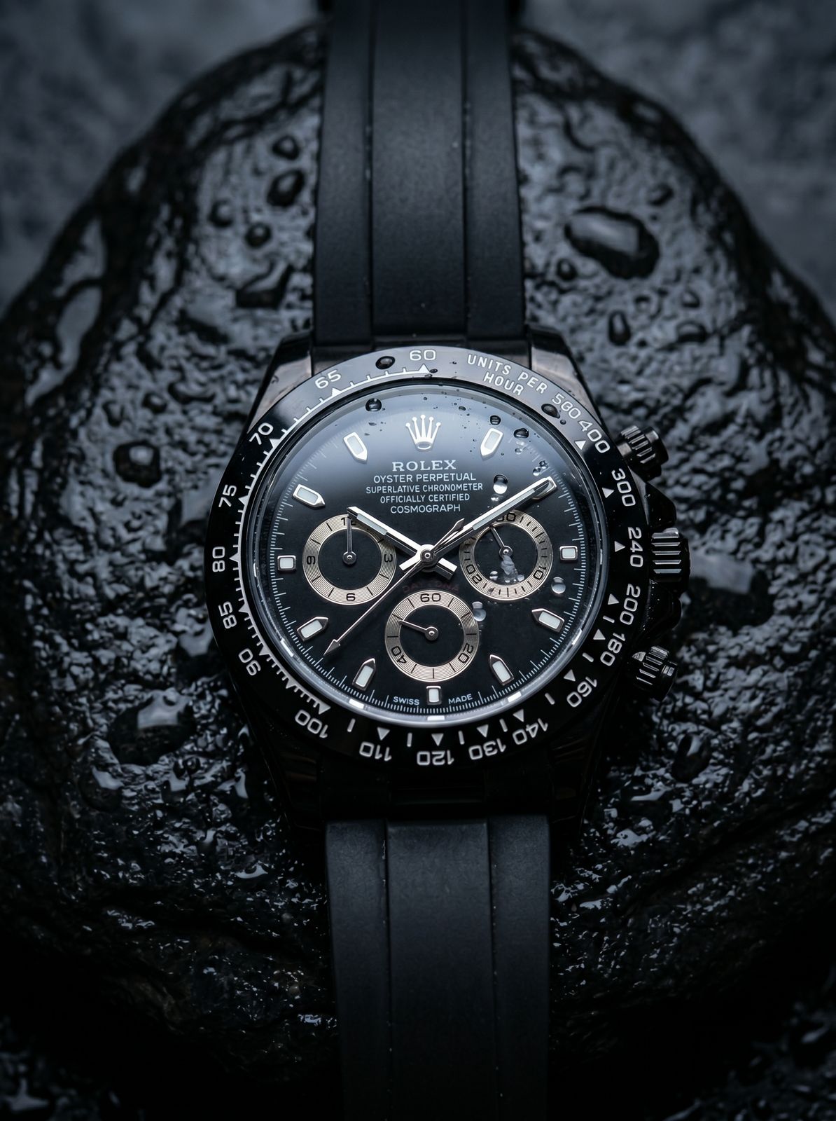 Rolex Daytona (White Dial, Gold Tachymeter Bezel, Black Rubber Strap)