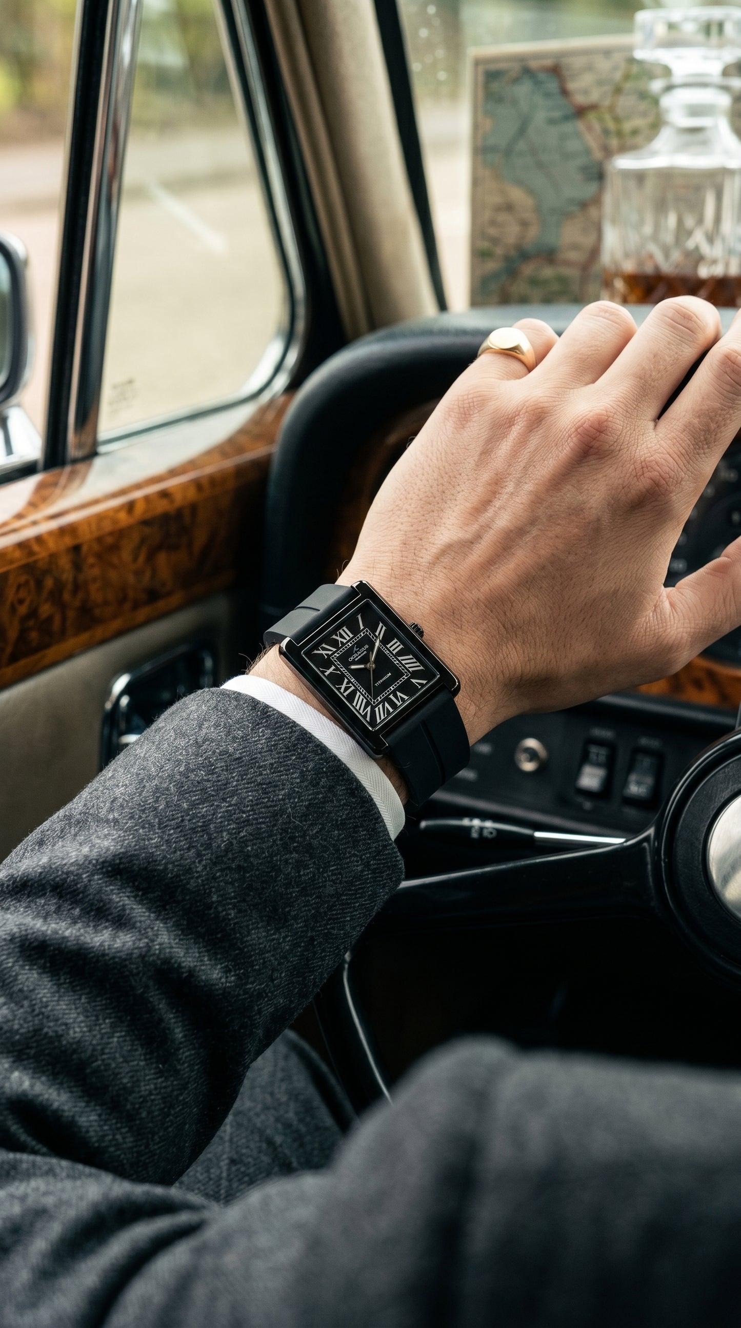 Universe Point Noir Rectangle Watch – Luxury Classic Collection